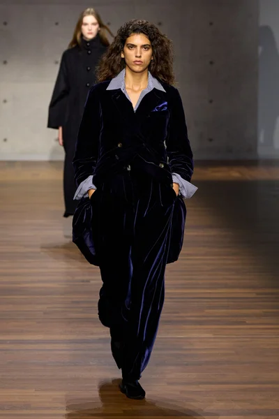Look 76
